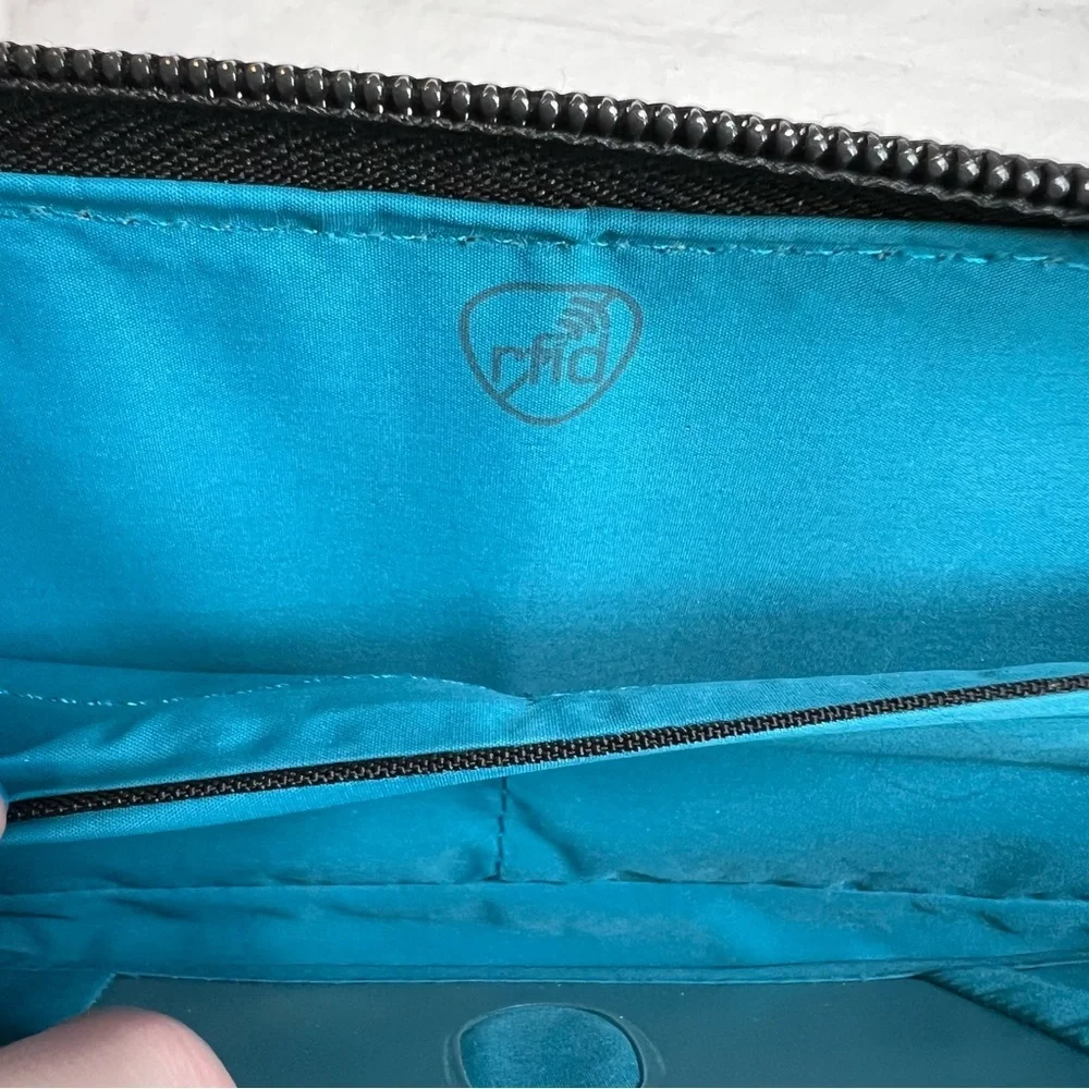 Travelon RFID black full size zip around wallet wristlet